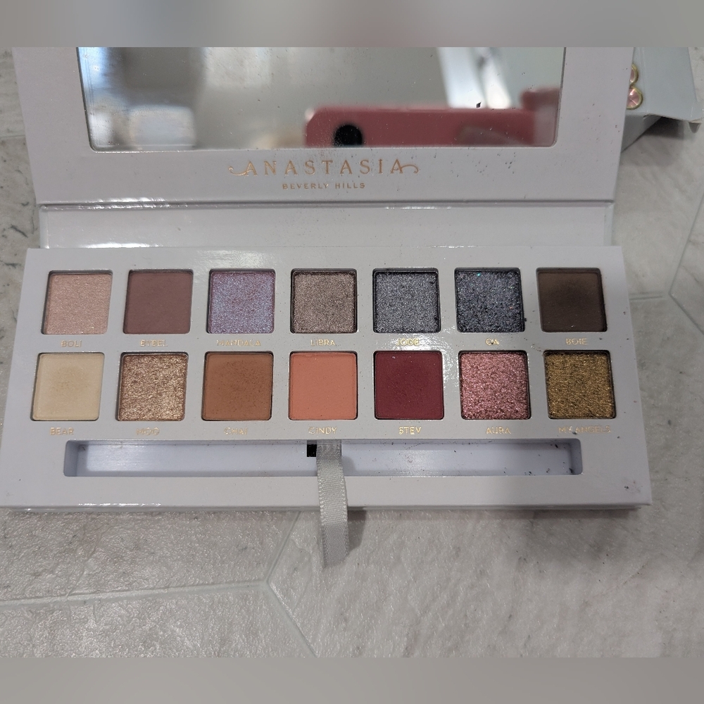 ABH Cosmetics Carli Bybel Palette